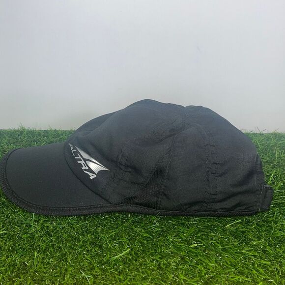 Altra Running Performance Run Hat in Black - Picture 4 of 5